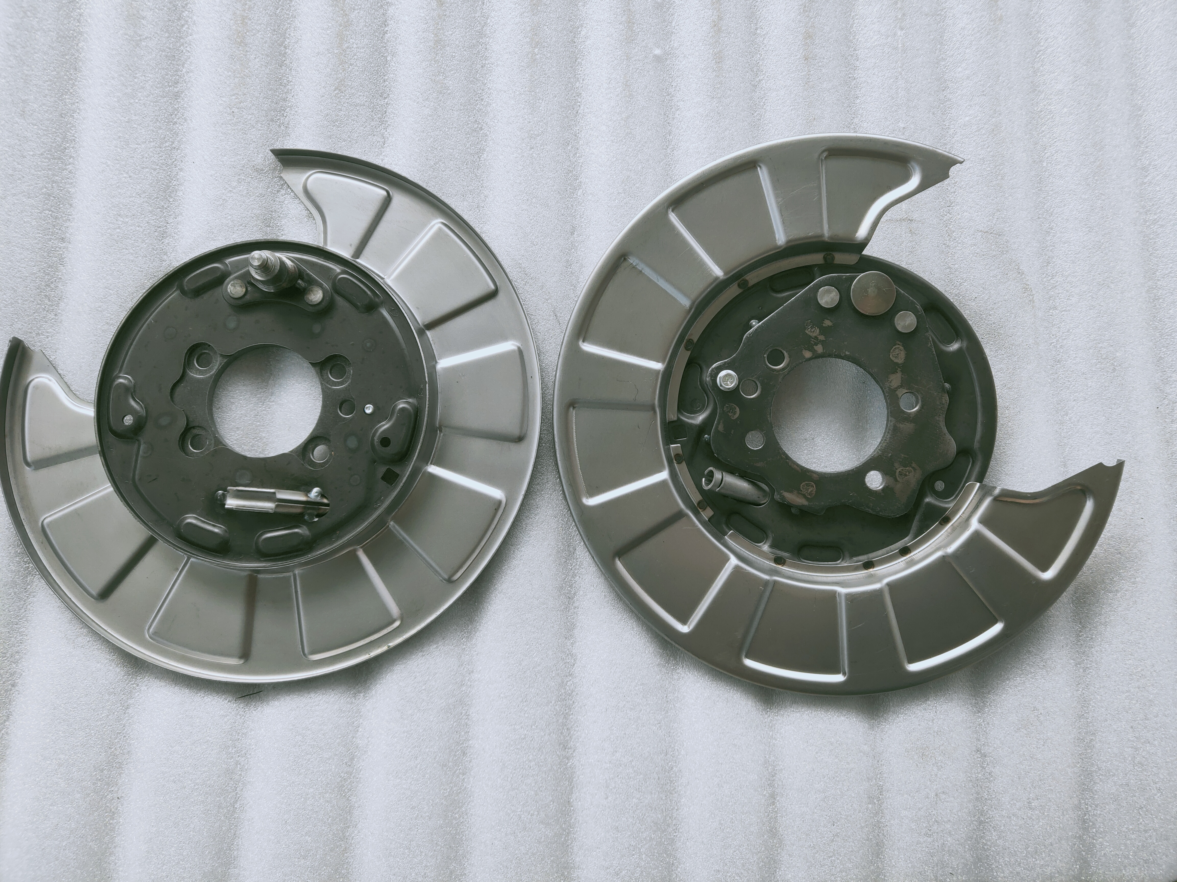 加工汽車剎車底板定位孔要注意哪幾點(diǎn)